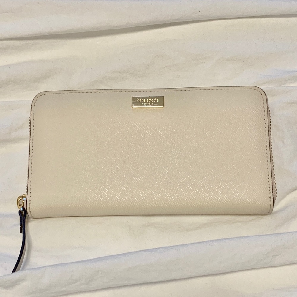 Kate Spade ♠️ Off-White Saffiano Leather Wallet